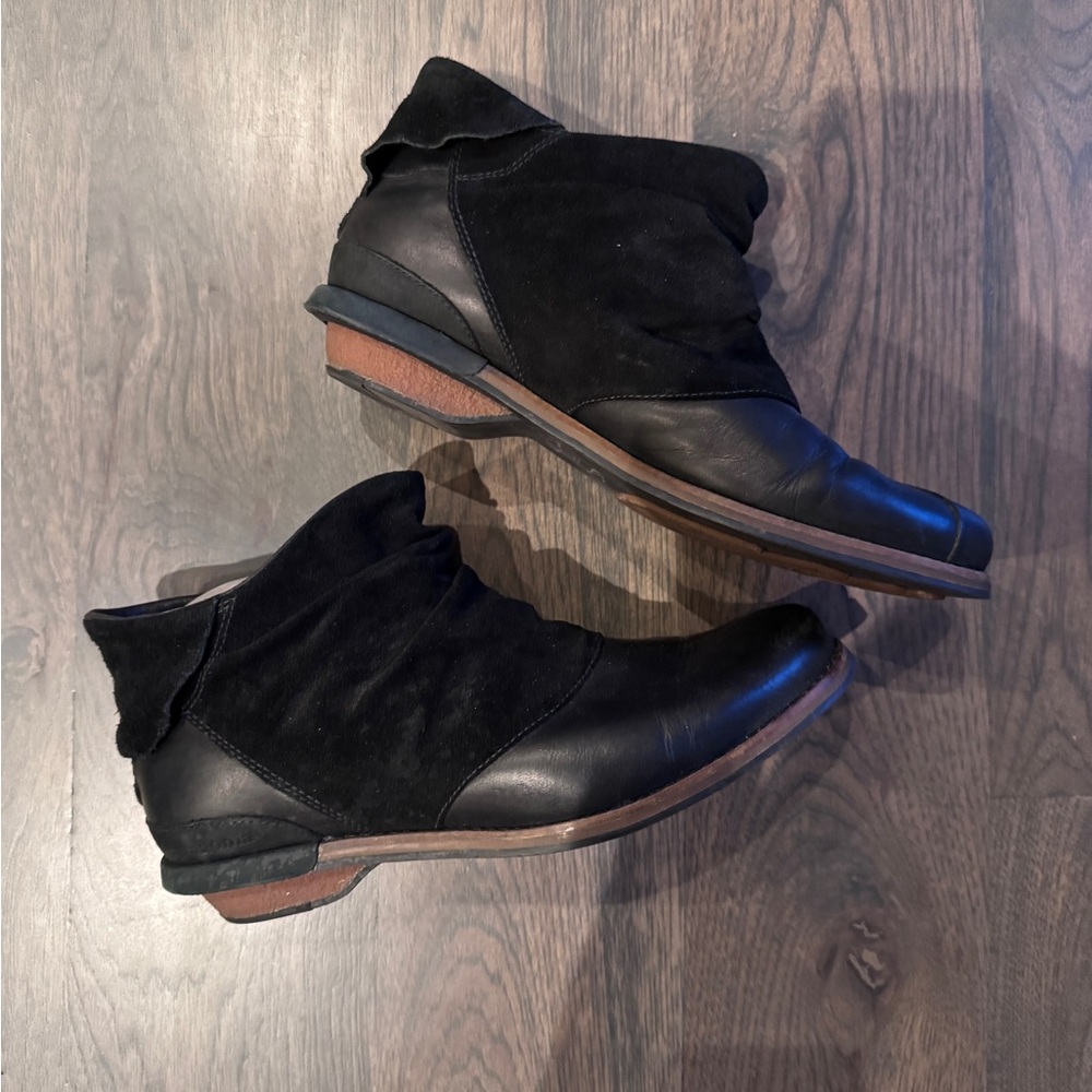 Patagonia Black Booties with Suede Leather Finish